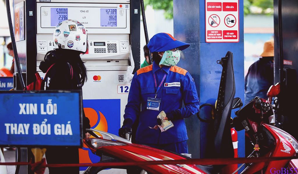 Gia Hưng Solar Ảnh hưởng từ xung đột Trung Đông giá xăng "nhảy múa" liên tục