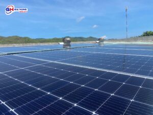 Hệ thống điện mặt trời áp mái nhà giúp tiết kiệm chi phí điện hàng tháng.